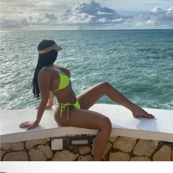 Brazilian bikini - Picture 2 of 5